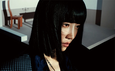 譚卓 演繹平行時空中的另一個自己