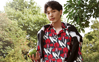 白宇登雜志封面 自在灑脫演繹夏日風情