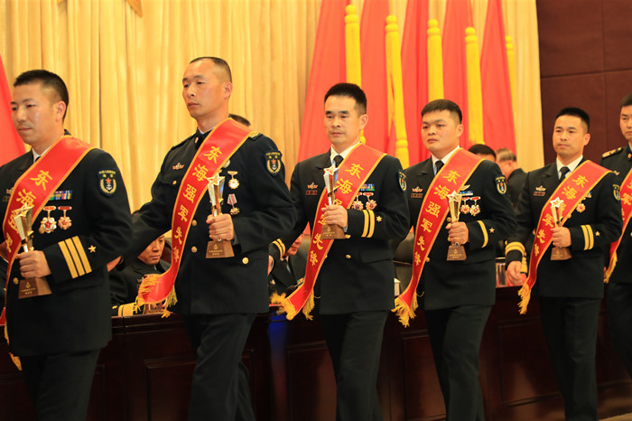 东部战区海军第六届“东海强军先锋”颁奖举行