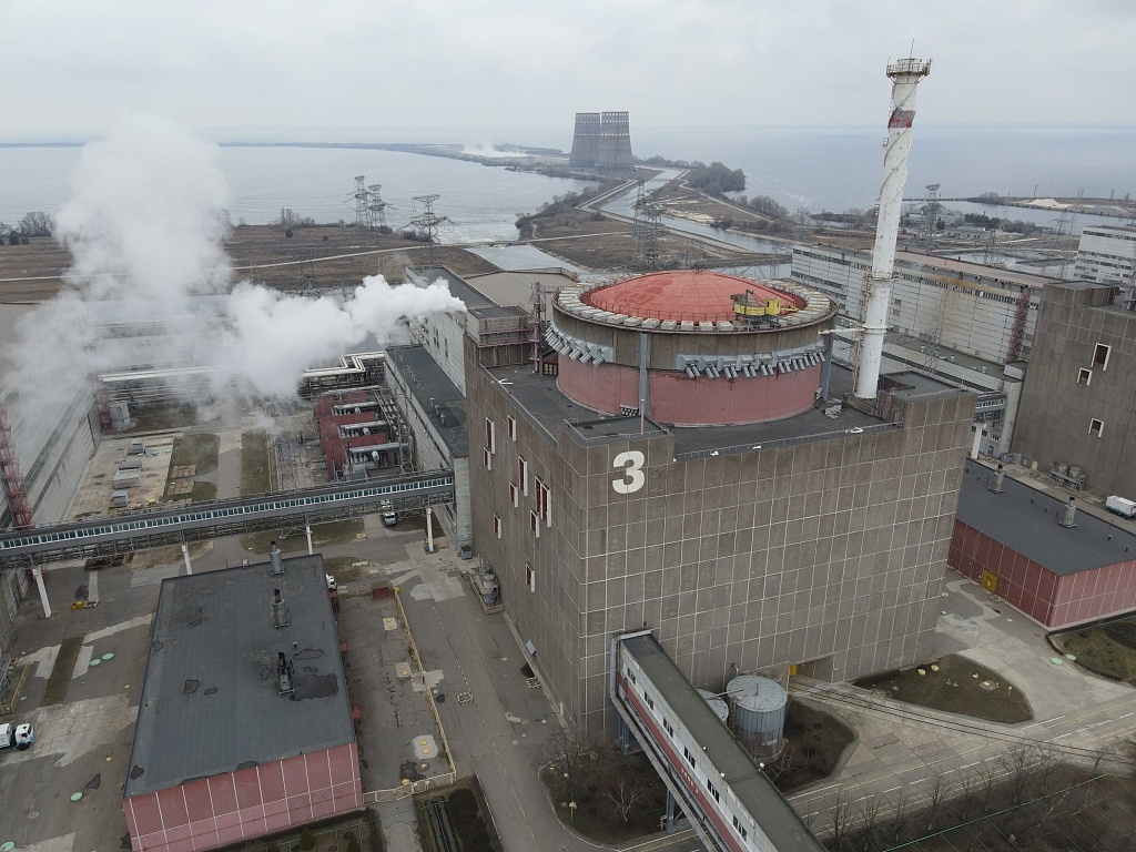 俄乌就扎波罗热核电站炮击事件相互指责，泽连斯基发警告