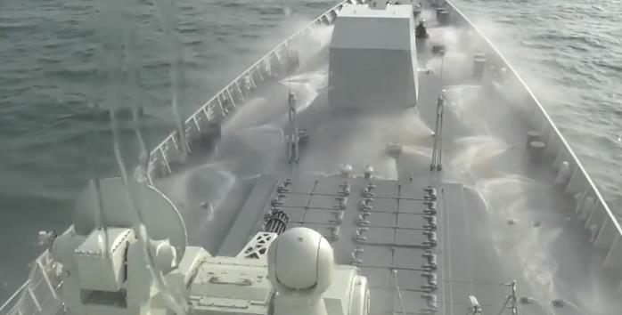 海军某舰艇训练中心组织多艘驱逐舰开展海上全课目训练考核