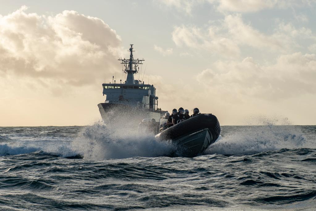 新西兰海军抵达汤加海域