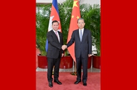 赵乐际会见柬埔寨首相
