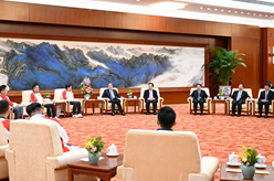 丁薛祥会见&ldquo;港澳青年看祖国&rdquo;各界港澳青年代表交流团