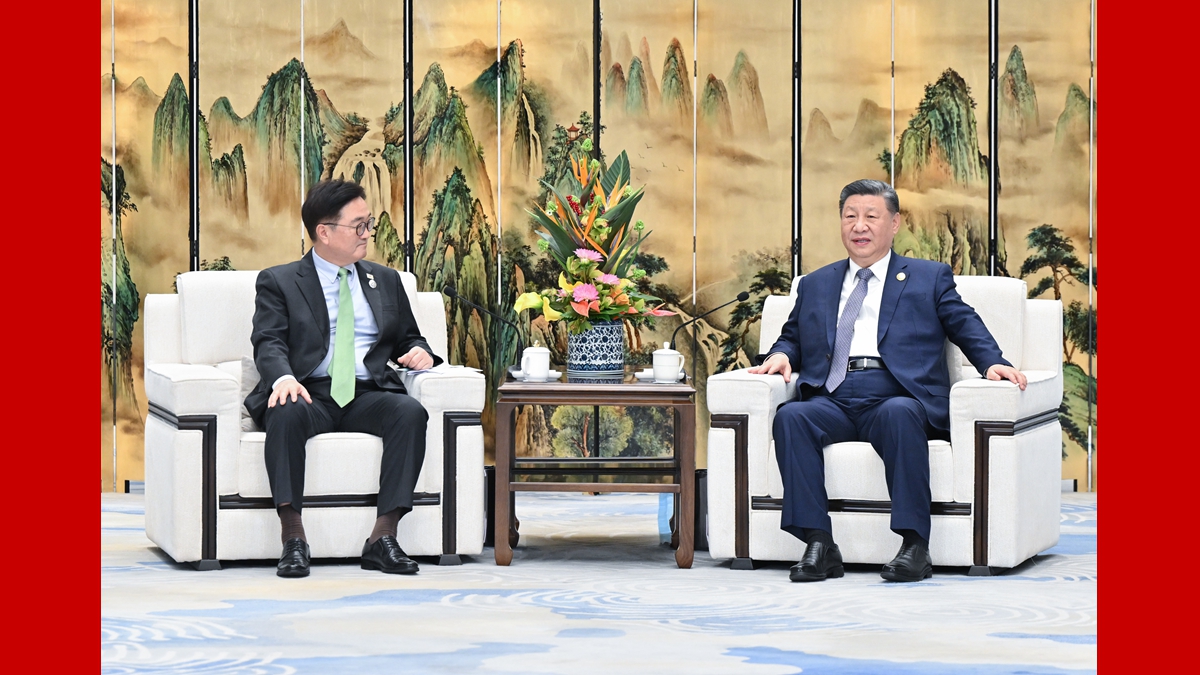 习近平会见韩国国会议长禹元植