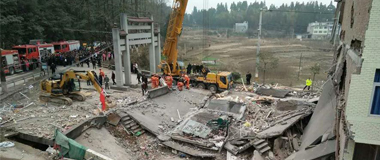 温州文成民房倒塌多人被埋
