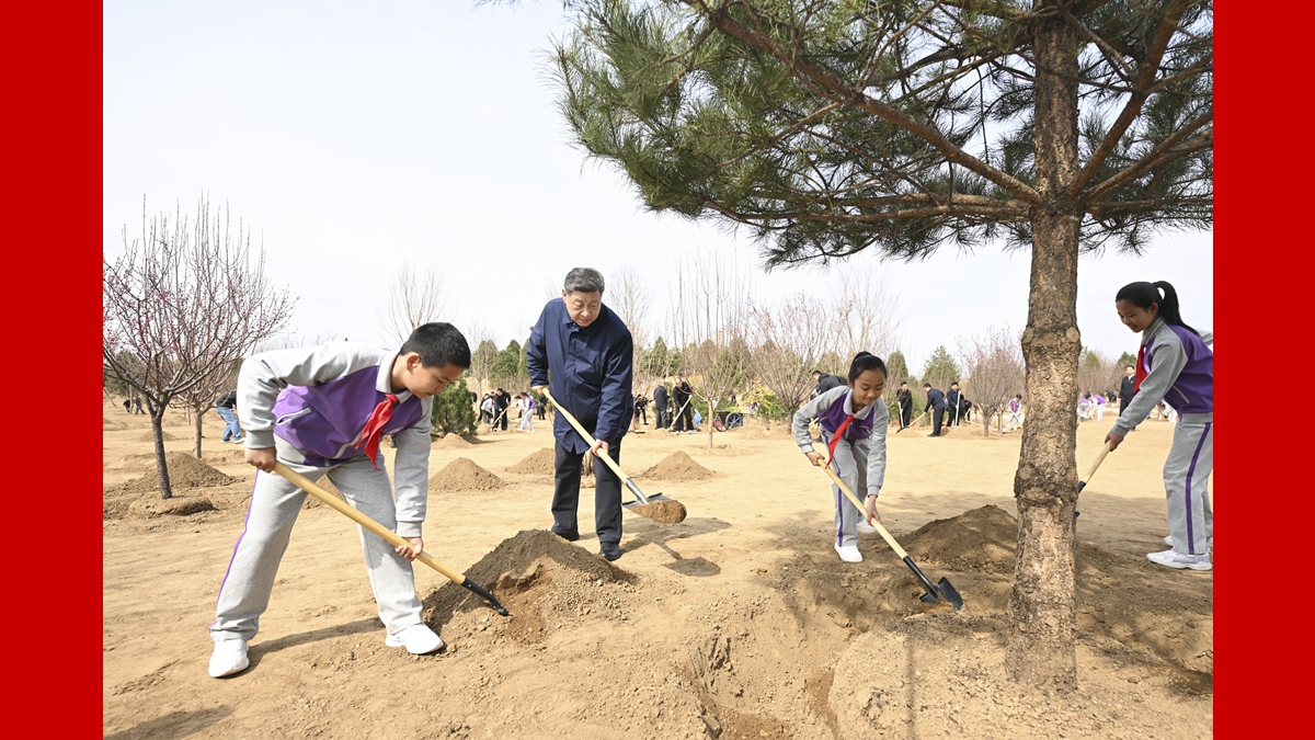 党和国家领导人参加首都义务植树活动