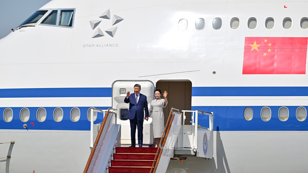 习近平抵达比什凯克出席2026年上海合作组织峰会并对吉尔吉斯斯坦进行国事访问
